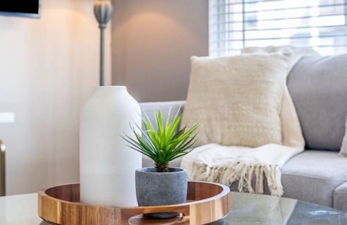 Broken Arrow Apartment | Modern Apartment in Prime Location (ID2916X74)