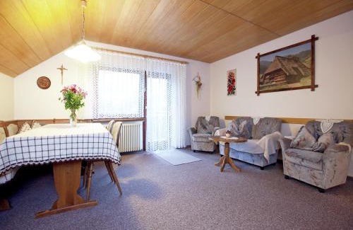 Bad Peterstal-Griesbach Apartment | Modern Apartment in Bad Peterstal-Griesbach with Vineyards