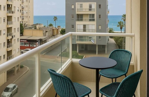 Netanya Apartment | Modern Apartment in Central Netanya – 2 Min Walk to the Beach!