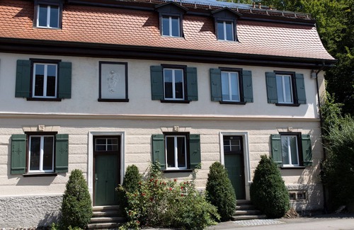 Riedlingen House | Modern apartment in historic villa with park in the center of the old town