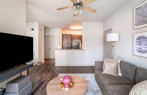 Covington Apartment | Modern Apartment in Prime Location (ID8014X44)