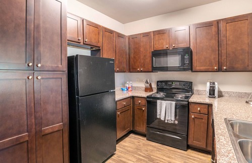 Covington Apartment | Modern Apartment in Prime Location (ID8014X44)