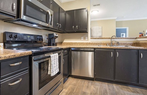 Lexington Apartment | Modern Apartment in Prime Location (ID9397X96)