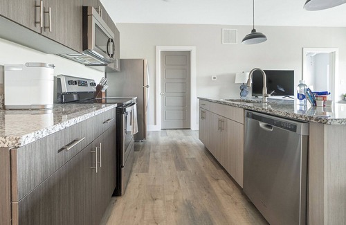 Keene Apartment | Modern Apartment in Prime Location (ID1011X401)