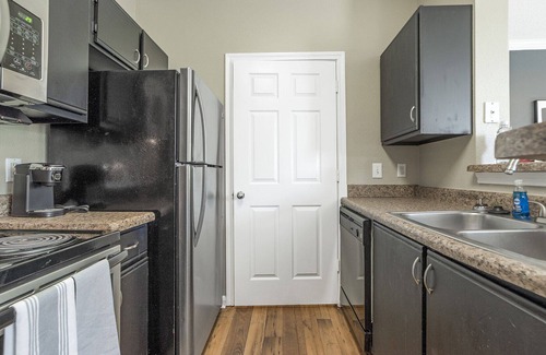 Lexington Apartment | Modern Apartment in Prime Location (ID1013X432)