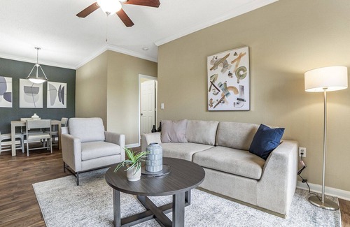 Lexington Apartment | Modern Apartment in Prime Location (ID8743X64)