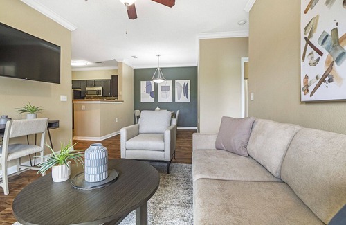 Lexington Apartment | Modern Apartment in Prime Location (ID8743X64)