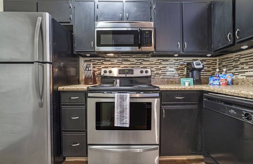 Lexington Apartment | Modern Apartment in Prime Location (ID8743X64)