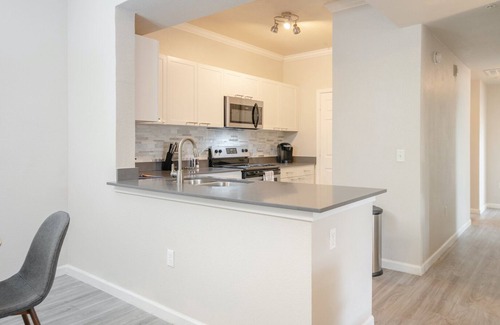 Tramonto Apartment | Modern Apartment in Prime Location (ID4278)