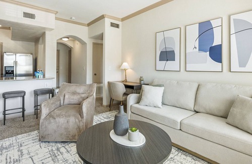 Richmond Apartment | Modern Apartment in Prime Location (ID1181X404)