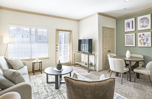 Richmond Apartment | Modern Apartment in Prime Location (ID1181X404)