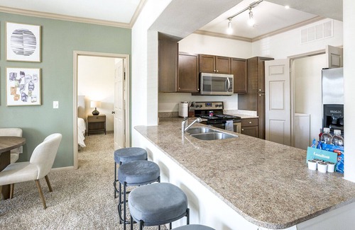 Richmond Apartment | Modern Apartment in Prime Location (ID1181X404)