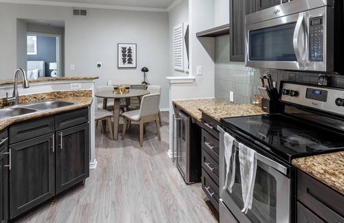 Falconhead Apartment | Modern Apartment in Prime Location (ID7779X37)