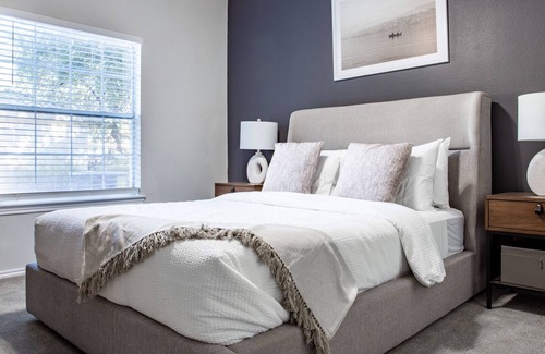 Falconhead Apartment | Modern Apartment in Prime Location (ID7779X37)