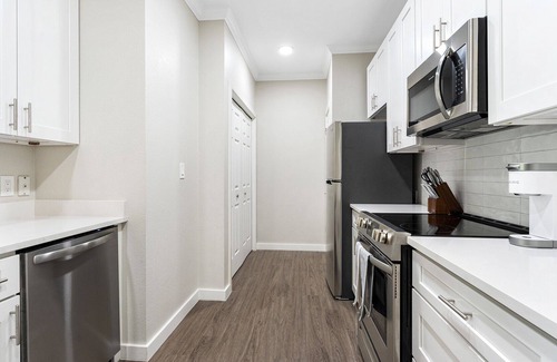 Falconhead Apartment | Modern Apartment in Prime Location (ID7889X93)