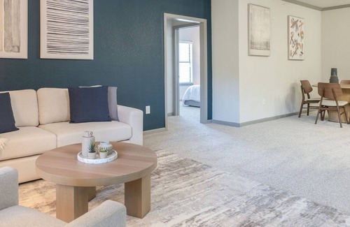 Sand Ridge Apartment | Modern Apartment in Prime Location (ID8017X96)