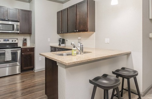 Sand Ridge Apartment | Modern Apartment in Prime Location (ID8017X96)