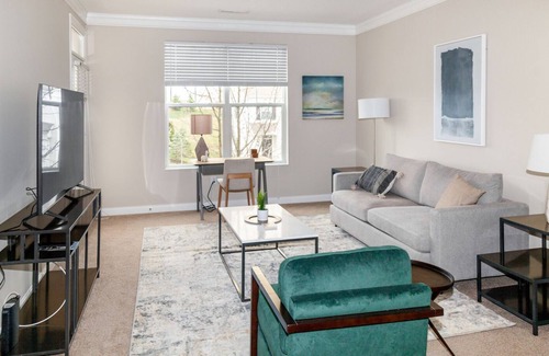 Lewis Center Apartment | Modern Apartment in Prime Location (ID5458)