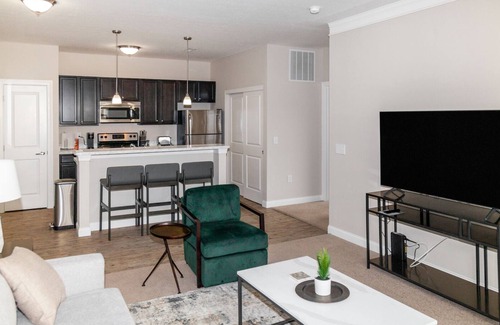 Lewis Center Apartment | Modern Apartment in Prime Location (ID5458)