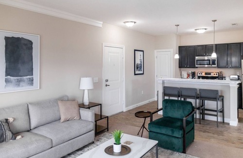 Lewis Center Apartment | Modern Apartment in Prime Location (ID5458)
