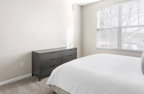 Worthington Apartment | Modern Apartment in Prime Location (ID7866X62)