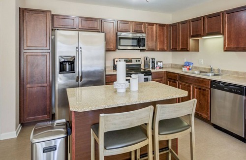 Papillion Apartment | Modern Apartment in Prime Location (ID8073X25)