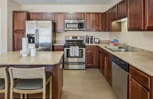 Papillion Apartment | Modern Apartment in Prime Location (ID8073X25)