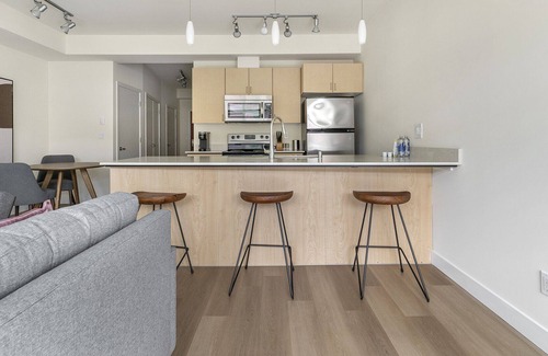 Everett Apartment | Modern Apartment in Prime Location (ID1278X675)