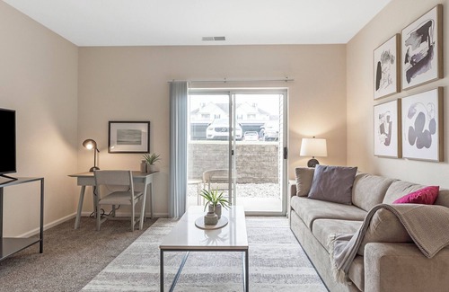 Holland Apartment | Modern Apartment in Prime Location (ID9894X86)