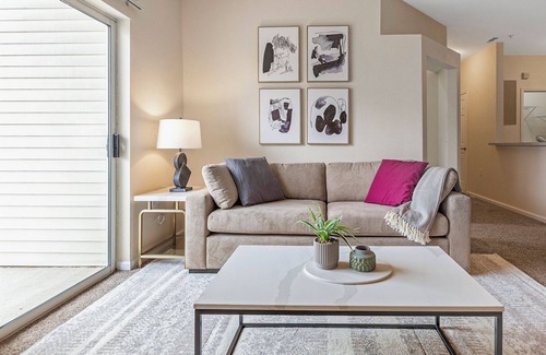 Holland Apartment | Modern Apartment in Prime Location (ID9894X86)