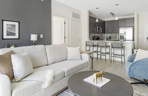 Crabtree Apartment | Modern Apartment in Prime Location (ID1234X658)