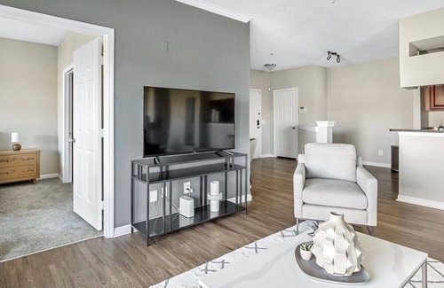 Sanford Apartment | Modern Apartment in Prime Location (ID1189X976)