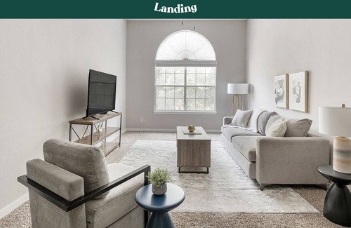 Pearl River Apartment | Modern Apartment in Prime Location (ID3897X65)