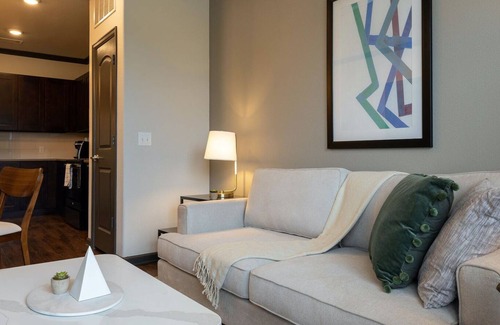 Steiner Ranch Apartment | Modern Apartment in Prime Location (ID3752X32)