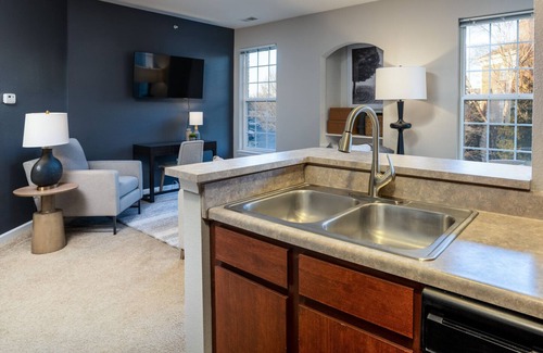 Carmel Apartment | Modern Apartment in Prime Location (ID8397X98)
