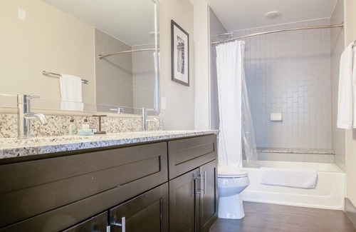 Parker Apartment | Modern Apartment in Prime Location (ID2663X31)
