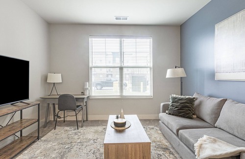 Toledo Apartment | Modern Apartment in Prime Location (ID8146X6)