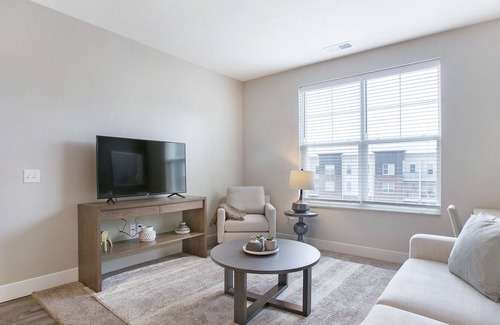 Toledo Apartment | Modern Apartment in Prime Location (ID8147X5)