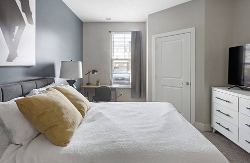 Toledo Apartment | Modern Apartment in Prime Location (ID1358X328)