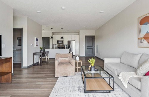 Valley Apartment | Modern Apartment in Prime Location (ID8800X61)