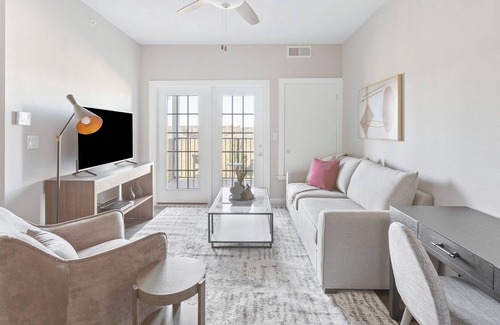 Jefferson Apartment | Modern Apartment in Prime Location (ID1213X362)