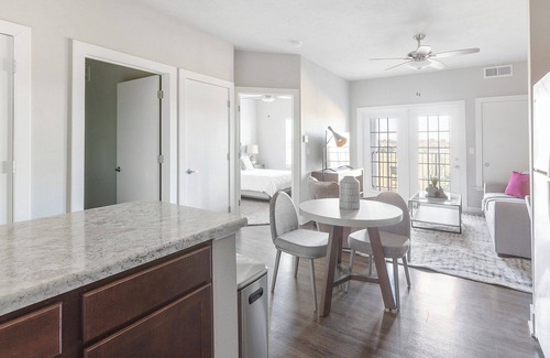 Jefferson Apartment | Modern Apartment in Prime Location (ID1213X362)