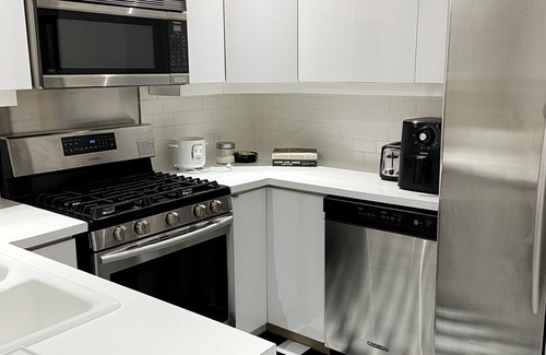 Christie Pits Apartment | Modern Apartment in the Annex in Toronto
