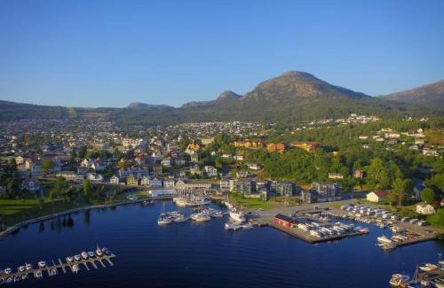 Jorpeland Apartment | Modern apartment in the Harbour of Jørpeland