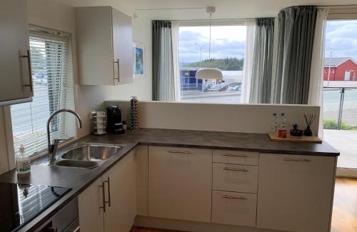 Jorpeland Apartment | Modern apartment in the Harbour of Jørpeland