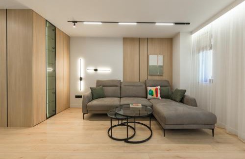 Varna City Centre Apartment | Modern Apartment in Top Center I Steps from Beach by Flat Mаnаger
