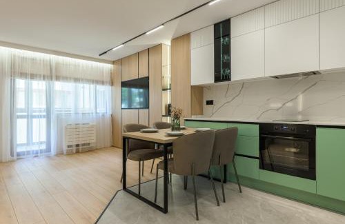 Varna City Centre Apartment | Modern Apartment in Top Center I Steps from Beach by Flat Mаnаger