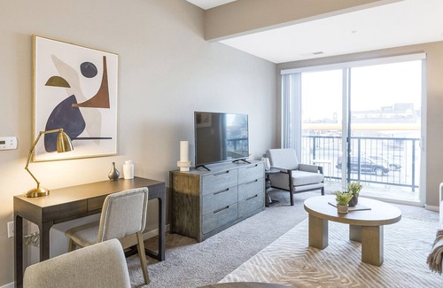 West Central Apartment | Modern Apartment in Prime Location (ID7010X69)