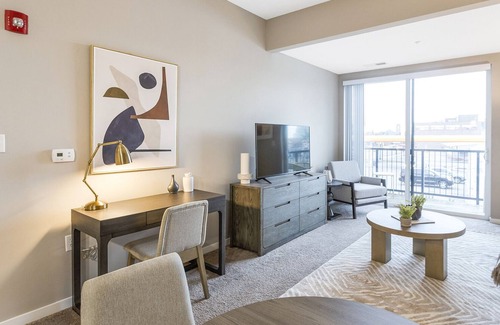 West Central Apartment | Modern Apartment in Prime Location (ID8141X0)