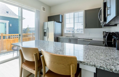 Thornton Apartment | Modern Apartment in Prime Location (ID5807X81)